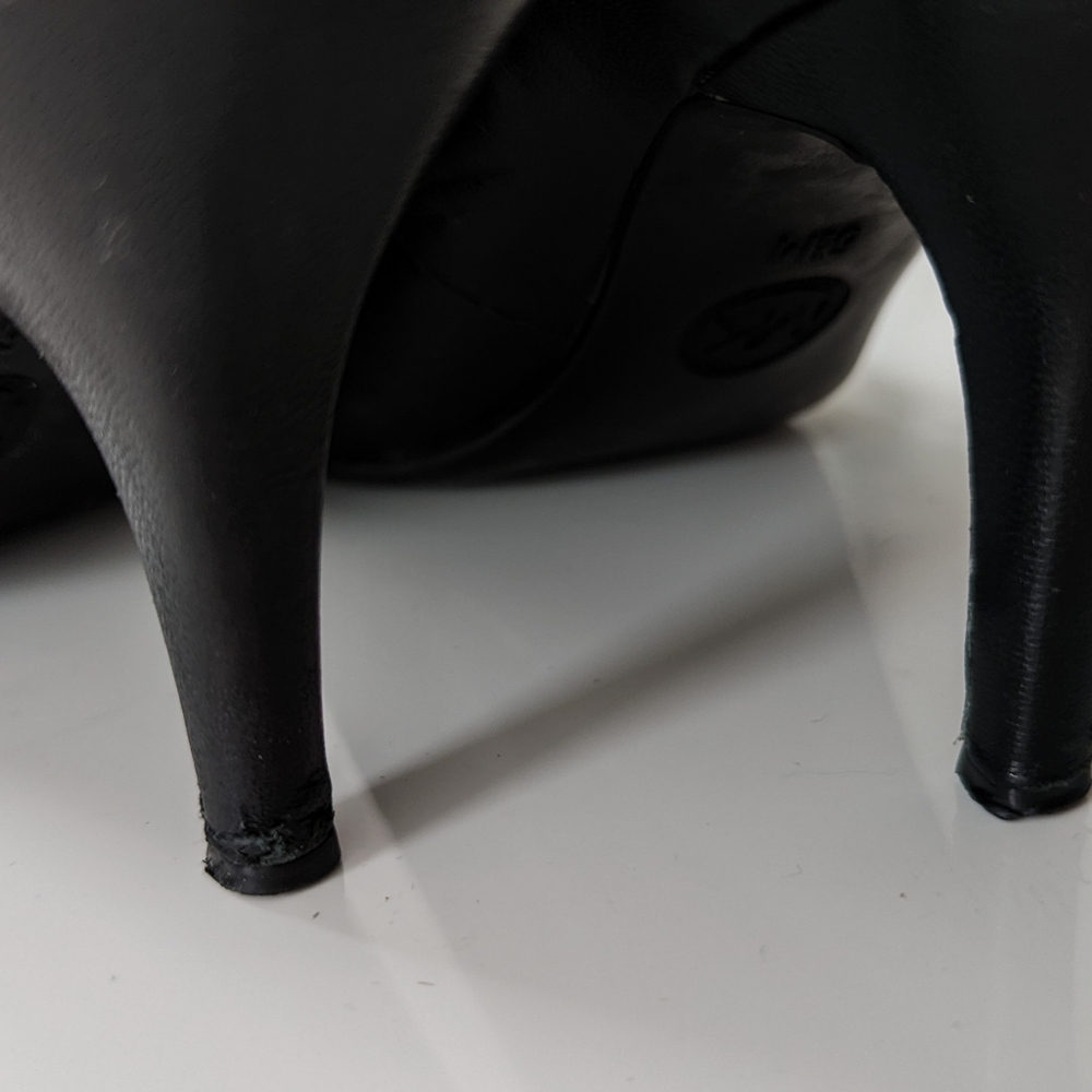 Michael Kors Heels in Black. Size 6.5